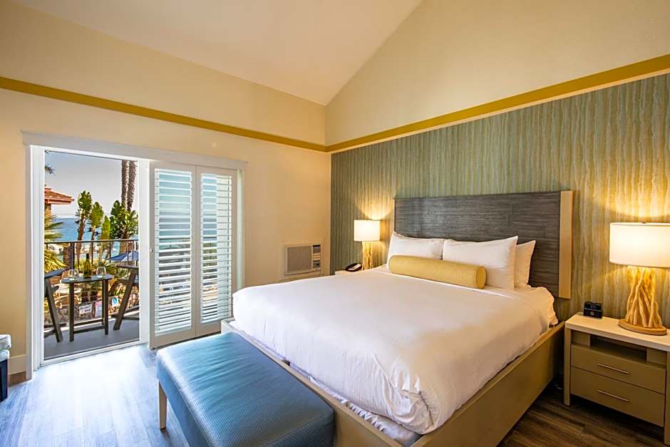 Photo 1 of 4 of 1 King Bed, Poolside, Ocean View