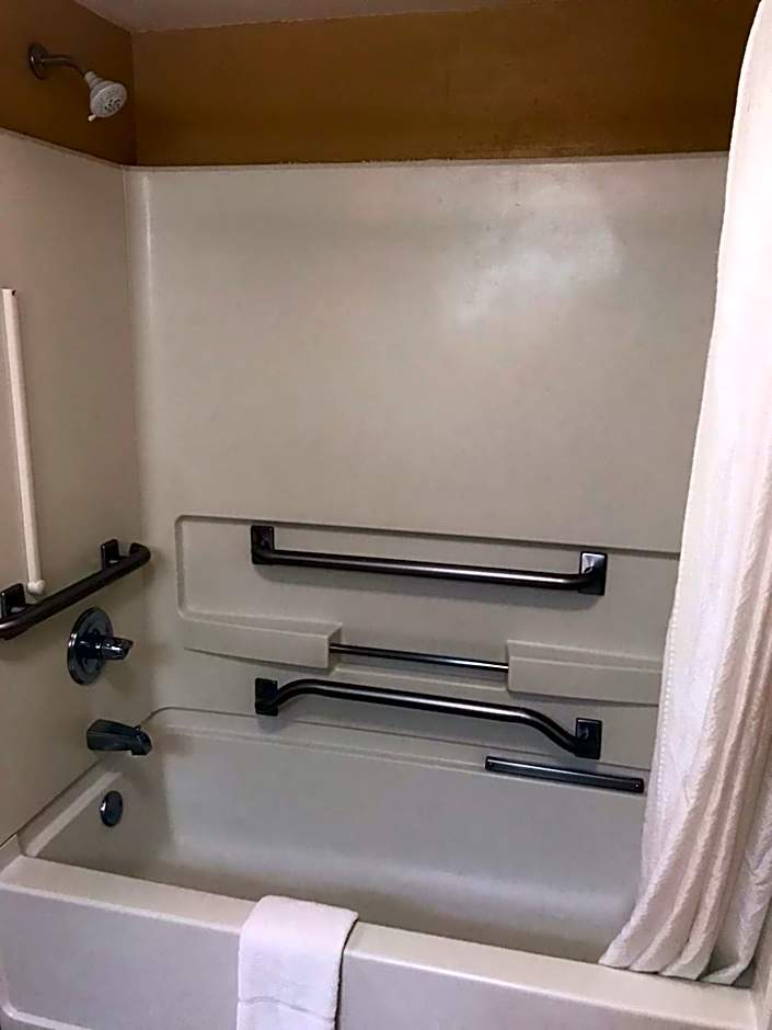 Days Inn & Suites by Wyndham Tucker/Northlake