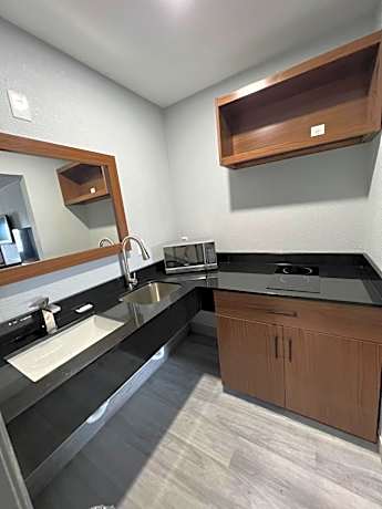 King Room - Non-Smoking