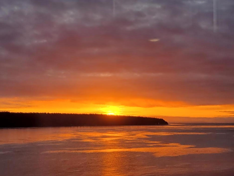 Anchor Inn and Suites