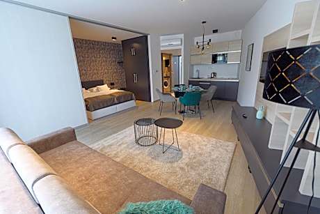 Parizs Garden Apartments