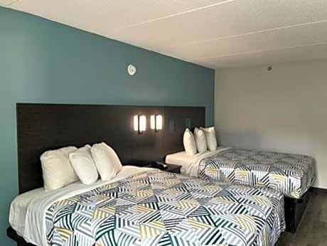 Deluxe Queen Room with Two Queen Beds - Non-Smoking