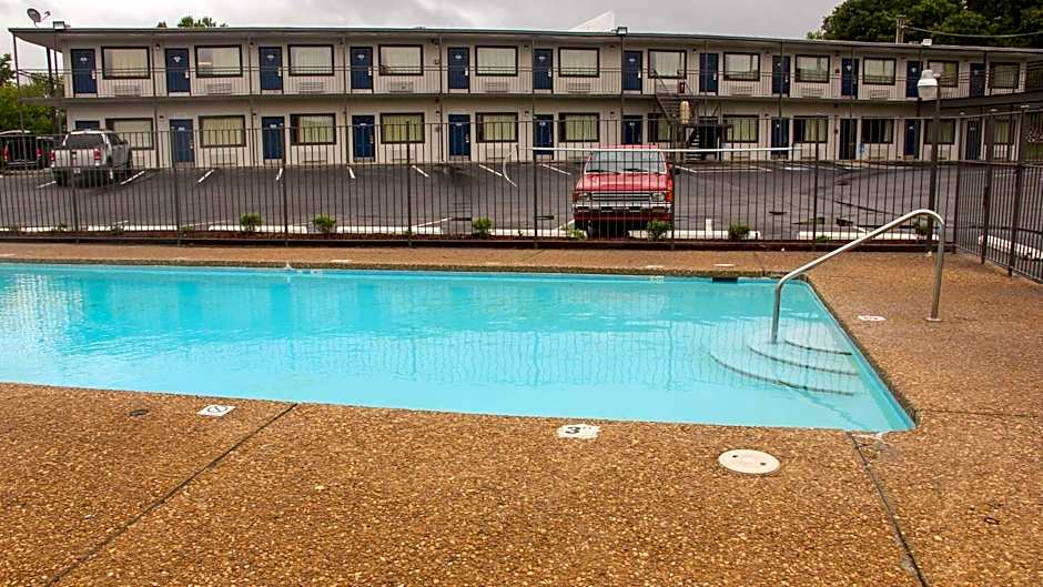 Motel 6 Fayetteville, AR