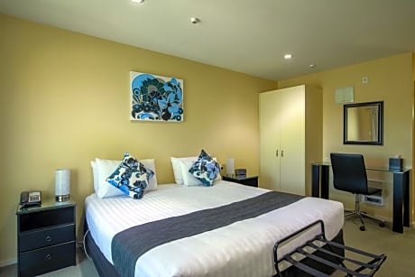 Studio with Spa Bath