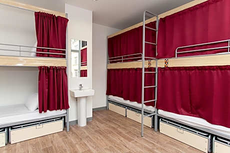 Private room (10 adults)