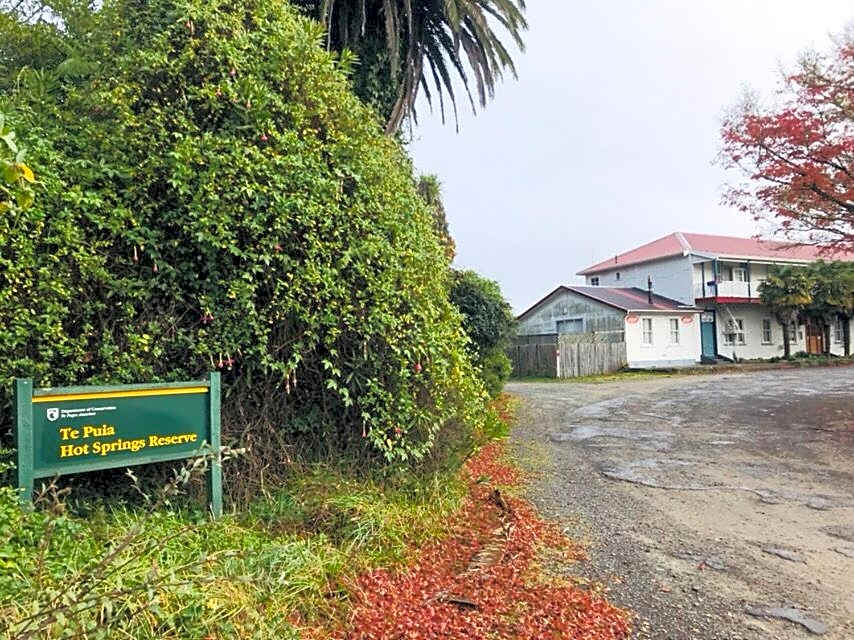 Te Puia Hot Springs Hotel