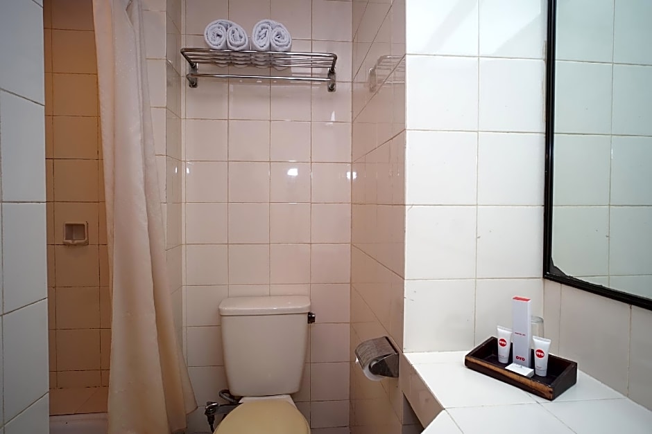 OYO 1735 Adika Bahtera Hotel