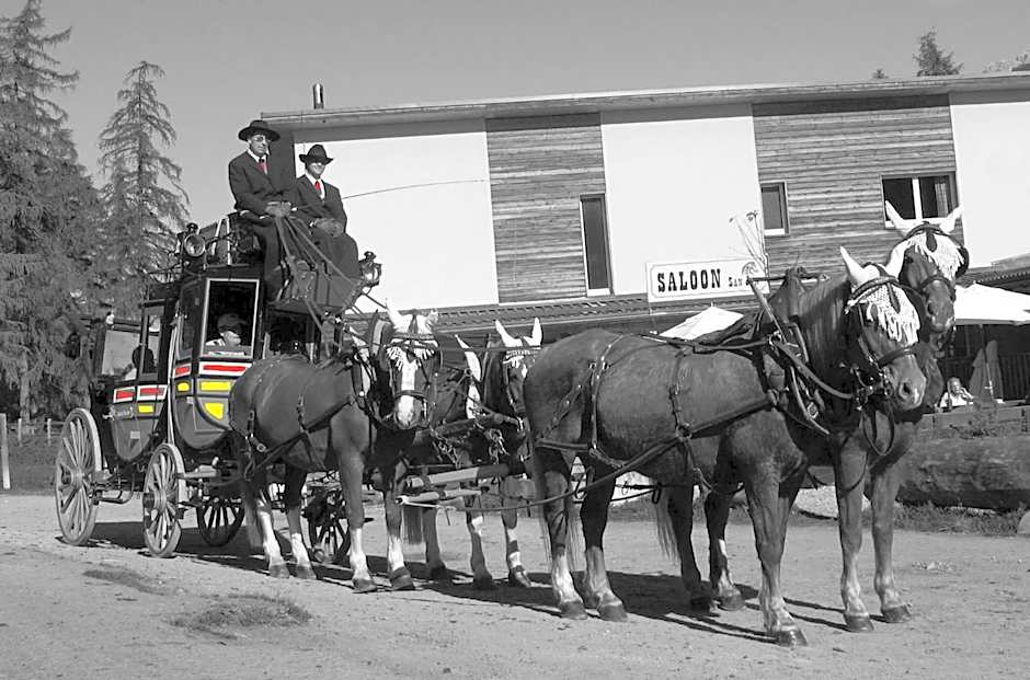 Reitstall und Saloon San Jon