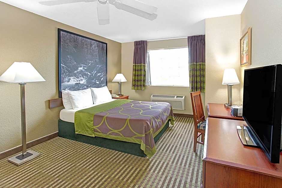 Super 8 by Wyndham Gurnee