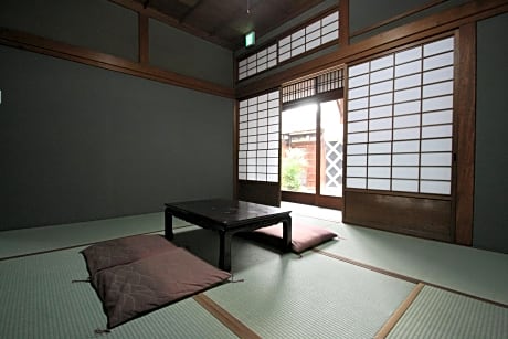 Japanese-Style Triple Room with Shared Bathroom