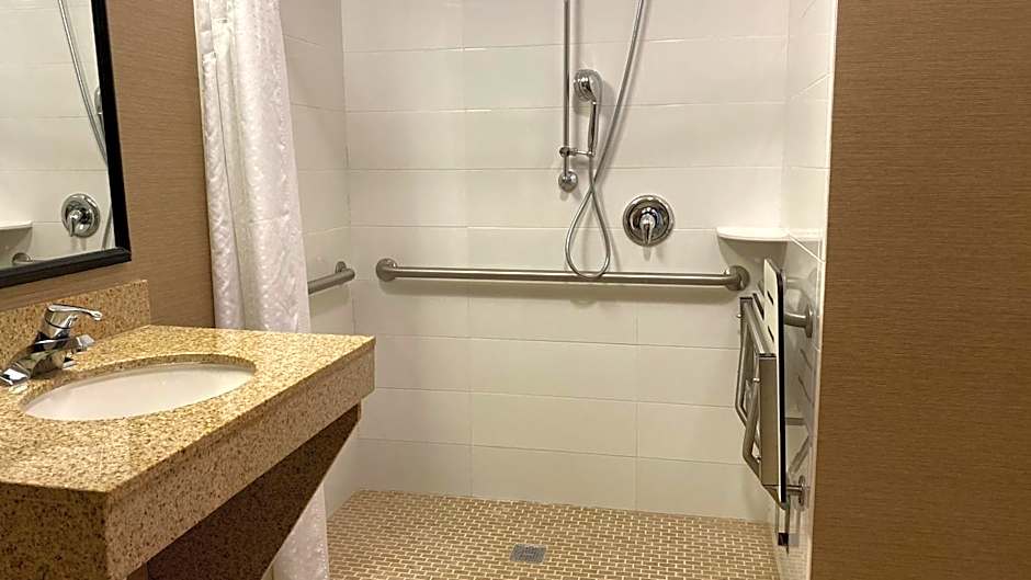 Holiday Inn & Suites Bakersfield by IHG