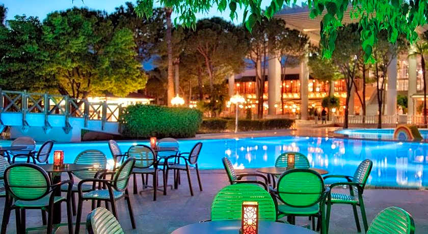 Dobedan World Palace