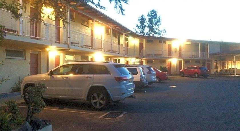 Riverview Motor Inn