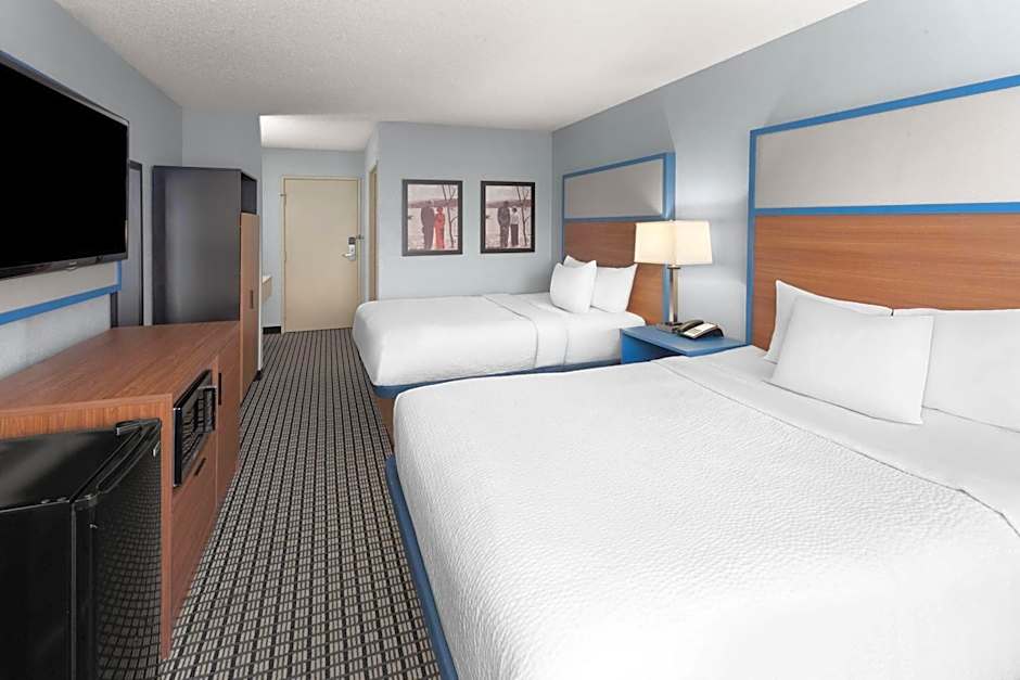 AmericInn by Wyndham Reedsburg