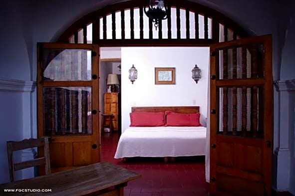 Posada de la Mision, Hotel Museo y Jardin