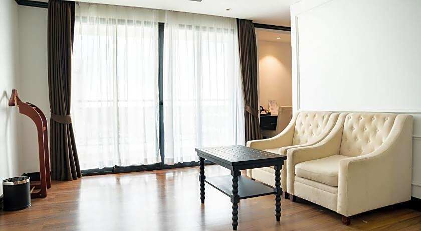 Aaron Riverview Hotel