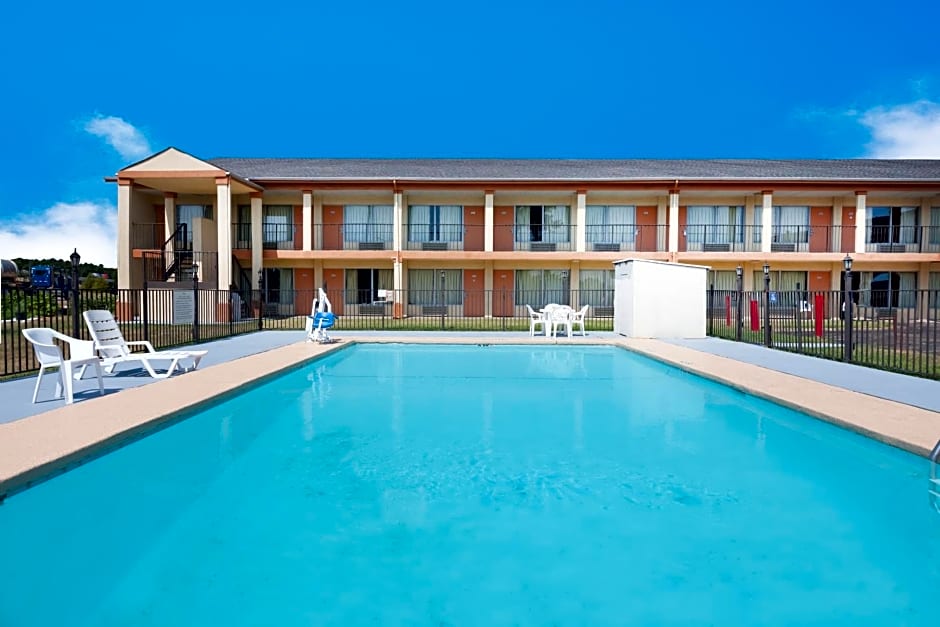 Super 8 by Wyndham Longview/I-20