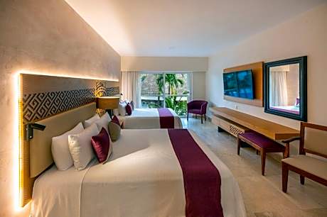 Superior Pool 2 Queen Beds Non-Smoking