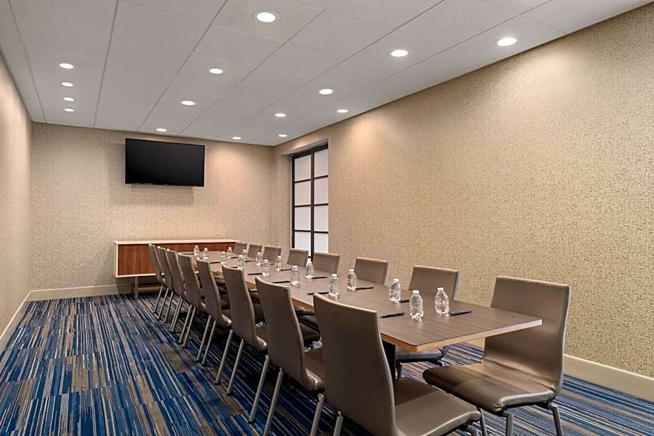 Holiday Inn Express and Suites Staunton By IHG