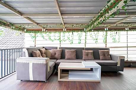 RedDoorz At Villa Akbar 3