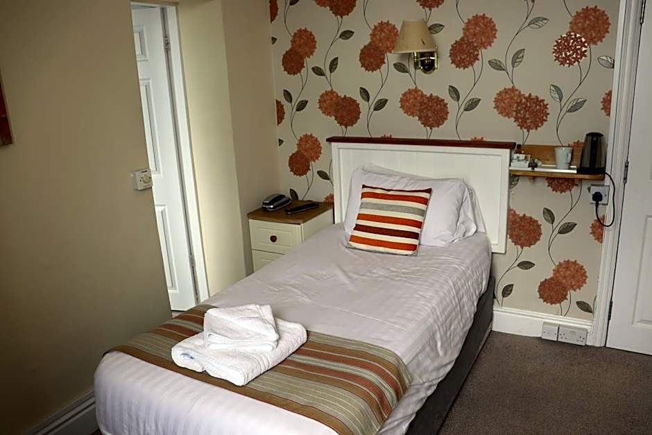 Lion Hotel & Studio Apartments