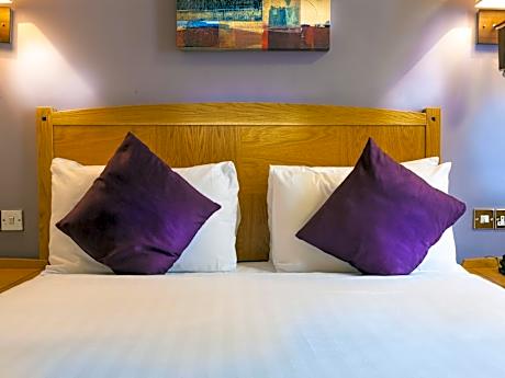 Compact Double Room with Air Conditioning