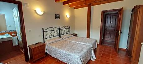 Twin Room with Bathroom