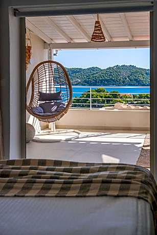 Noemia Skiathos