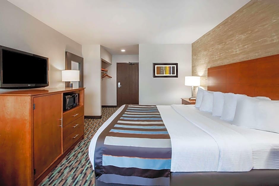 Wingate by Wyndham Detroit Metro Airport