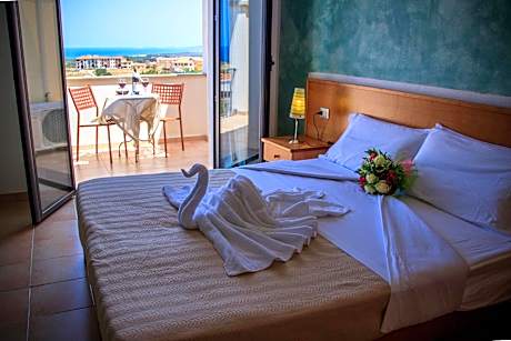 Double Room with Balcony and Sea View