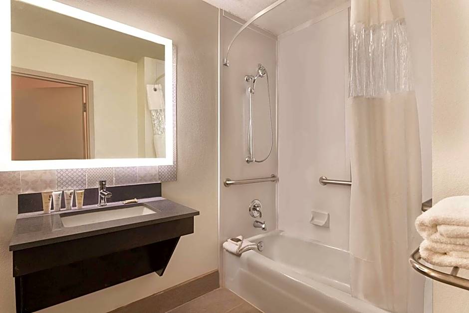 Country Inn & Suites by Radisson, North Little Rock, AR