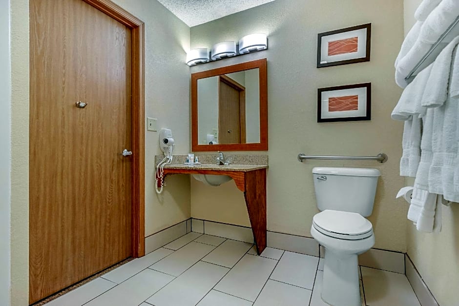 Comfort Inn & Suites Hays I-70