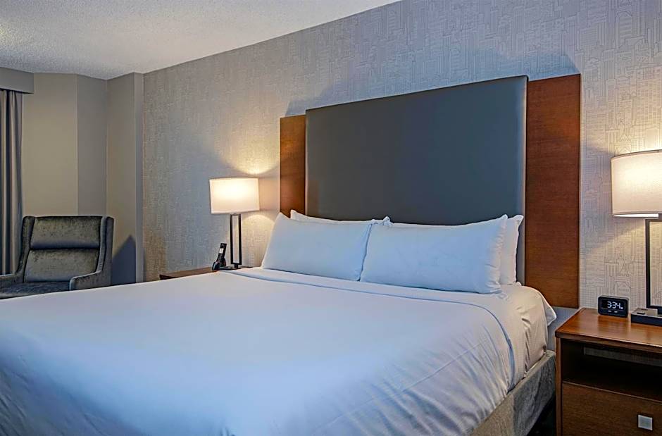DoubleTree by Hilton West Edmonton