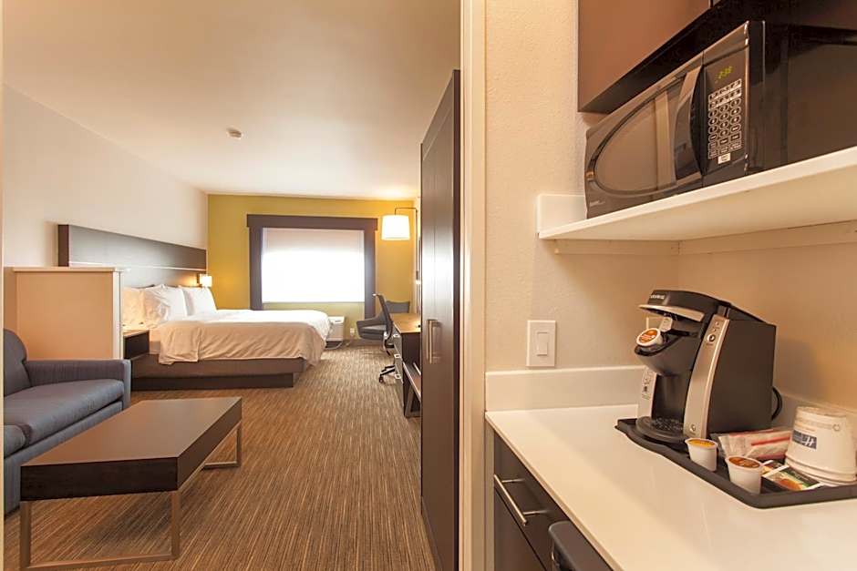 Photo 1 of 2 of 1 King Bed Suite