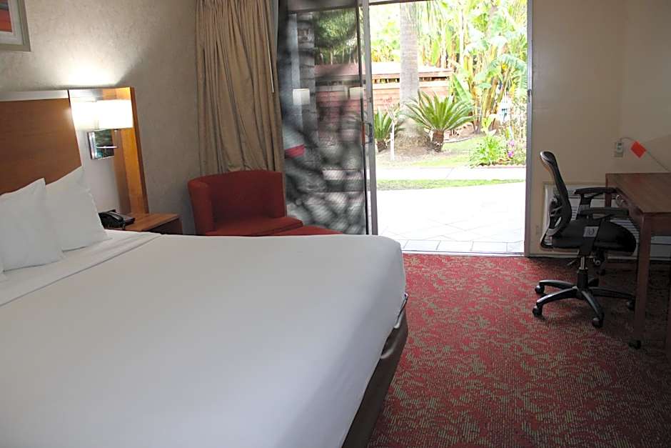 Clarion Hotel Bakersfield North