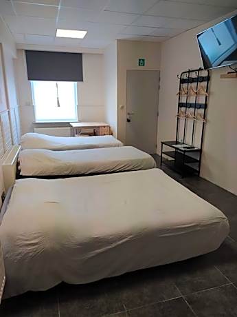Quadruple Room with Private Bathroom