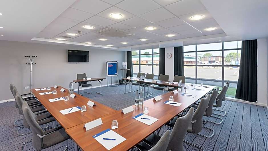 Holiday Inn Express Leigh - Sports Village By IHG