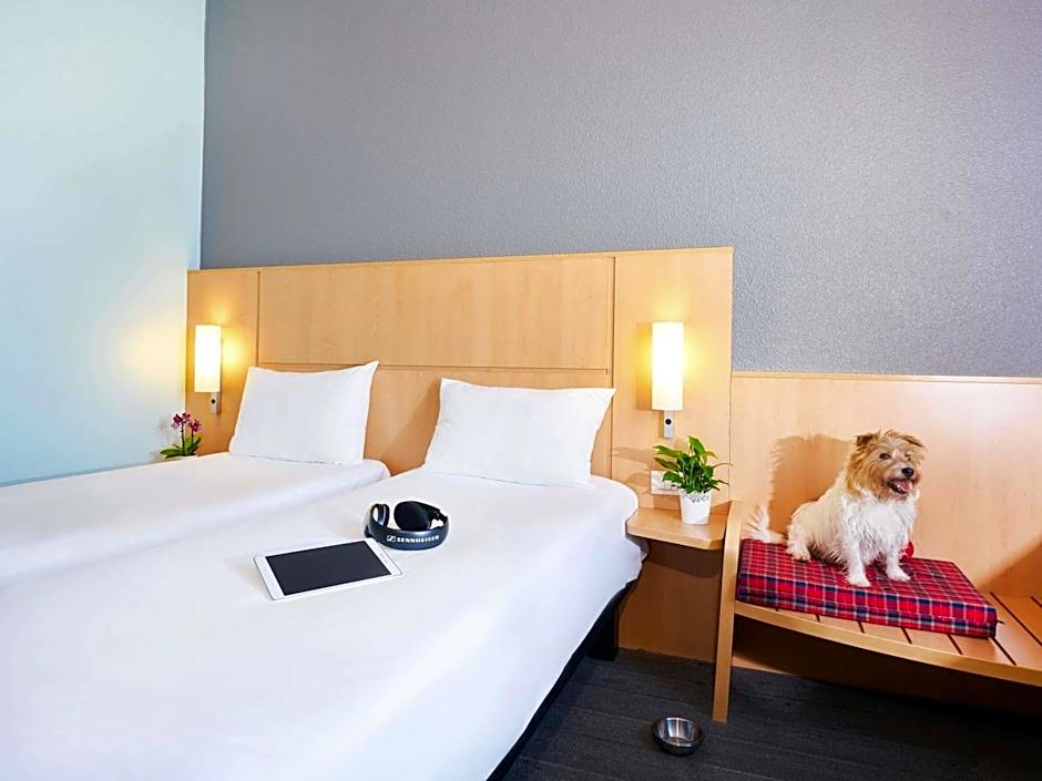 Ibis Como