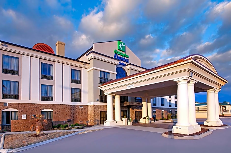 Holiday Inn Express & Suites Covington