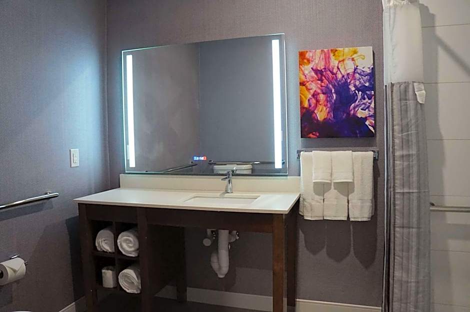 La Quinta Inn & Suites by Wyndham Lewisville