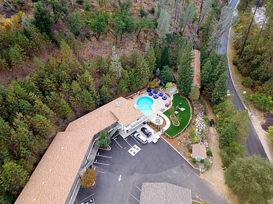 Cedar Lodge