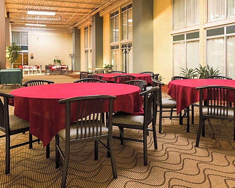 Comfort Inn & Suites Airport Syracuse