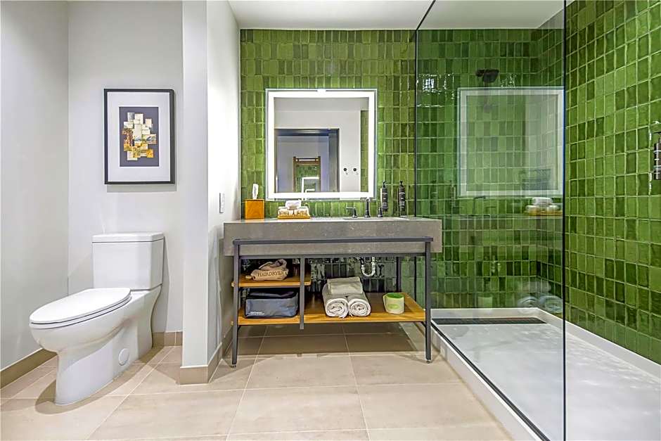 The Key Hotel Dubuque, Tapestry Collection by Hilton