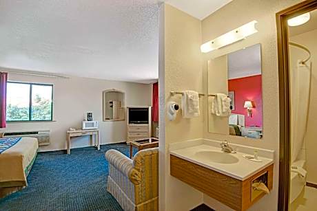 Suite with Two Queen Beds - Non-Smoking