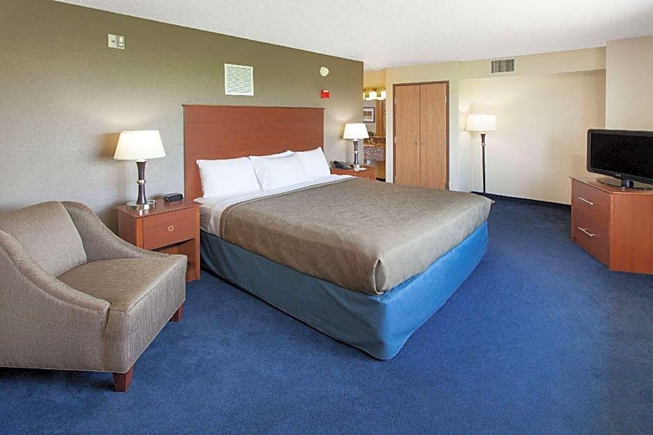 Photo 1 of 3 of 1 Bedroom 1 King Bed Suite