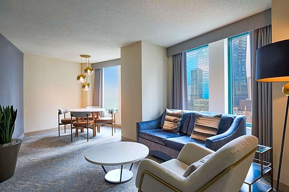 Photo 1 of 7 of Executive Suite, Lake View