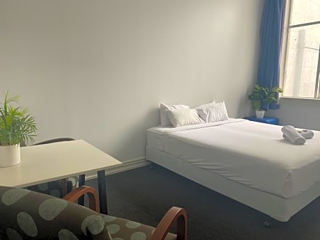 King Shared Bathroom