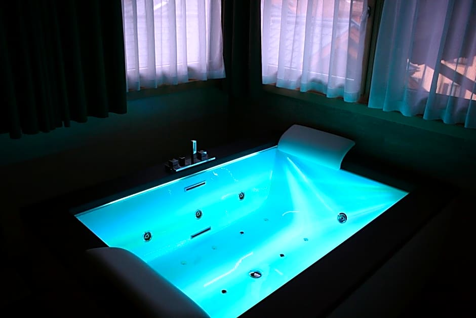 Foto 1 de 5 de Suite, Jetted Tub
