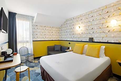 Triple Room with Queen and Single Bed - Non-Smoking