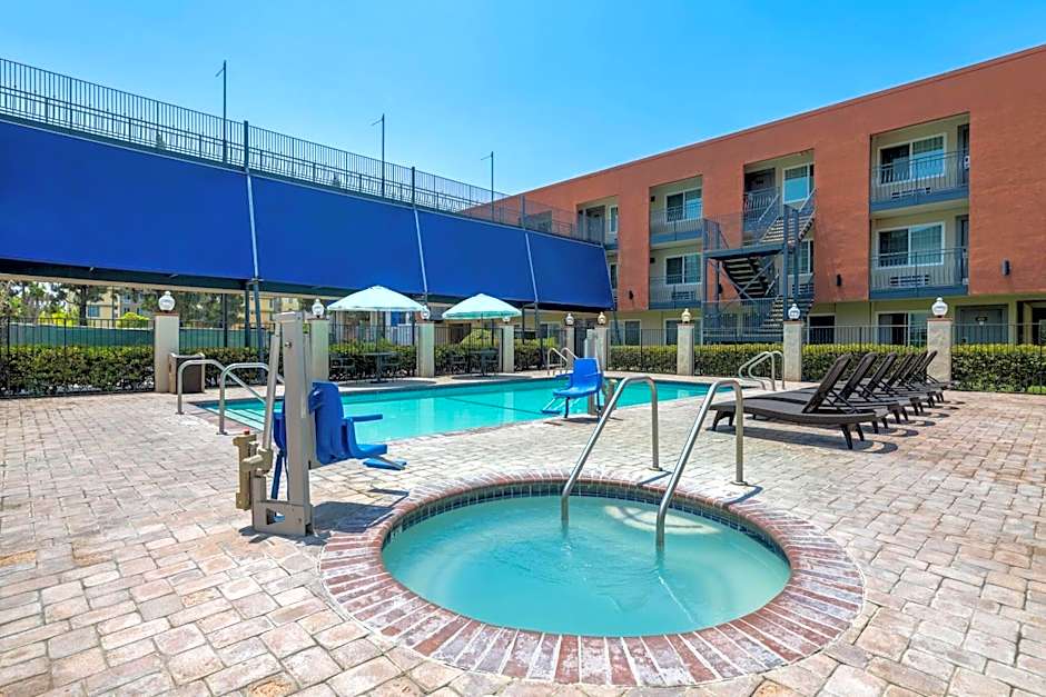 Travelodge Inn & Suites by Wyndham Anaheim on Disneyland Dr